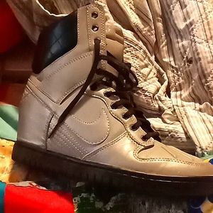Women's boot sneakers